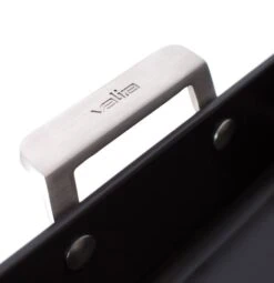 Valira Bakplaat Aire - 28 X 28 Cm - Standaard Anti-aanbaklaag 11 Valira Bakplaat Aire - 28 X 28 Cm - Standaard Anti-aanbaklaag -Alessi Verkoopwinkel plancha28x28cm4 1