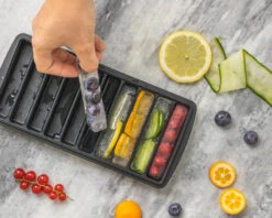 Sareva IJsblokjesvorm - 10 Ijsstaafjes - Siliconen - Easy Release - Herbruikbaar 7 Sareva IJsblokjesvorm - 10 Ijsstaafjes - Siliconen - Easy Release - Herbruikbaar -Alessi Verkoopwinkel product 10 1