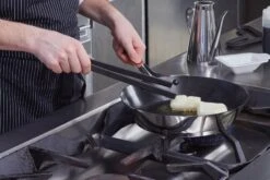 Sambonet Serveerpincet Zwart 6 Sambonet Serveerpincet Zwart -Alessi Verkoopwinkel sambonet serveerpincet zwart sfeer3