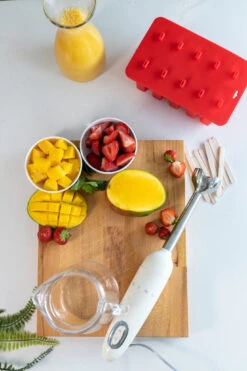 Sareva IJsjesmaker - 10 Ijsjes - Rood - Siliconen - Easy Release - Herbruikbaar 9 Sareva IJsjesmaker - 10 Ijsjes - Rood - Siliconen - Easy Release - Herbruikbaar -Alessi Verkoopwinkel sareva ijsjesvorm