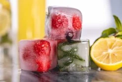 Sareva IJsblokjesvorm Set (6 Bollen & 8 Blokken) 8 Sareva IJsblokjesvorm Set (6 Bollen & 8 Blokken) -Alessi Verkoopwinkel sereva ijs sfeer 36 4