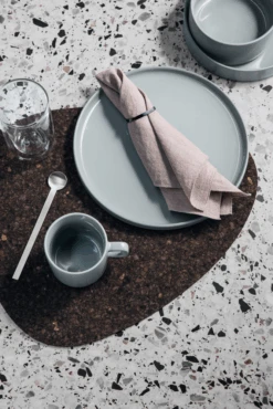 Blomus Schenkkan Pilare - Agave Green - 1 Liter 8 Blomus Schenkkan Pilare - Agave Green - 1 Liter -Alessi Verkoopwinkel servies blomus mio 23