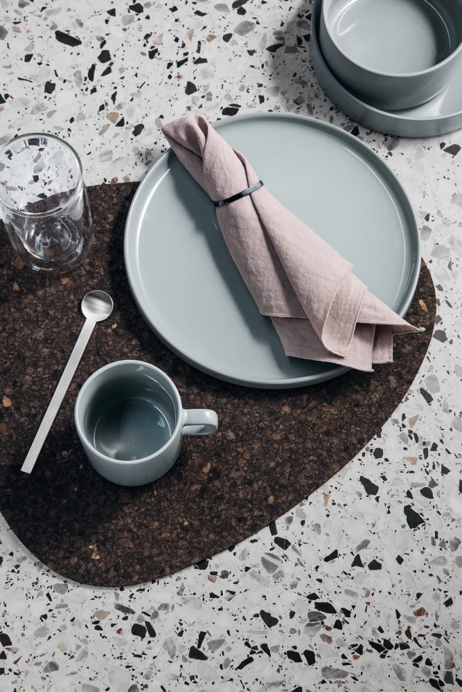 Blomus Schenkkan Pilare - Agave Green - 1 Liter 4 Blomus Schenkkan Pilare - Agave Green - 1 Liter - Afbeelding 4