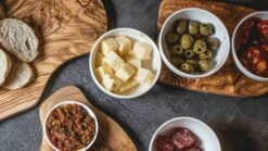 Jay Hill Serveerplank Tunea - Olijfhout - 28 X 14 Cm 9 Jay Hill Serveerplank Tunea - Olijfhout - 28 X 14 Cm -Alessi Verkoopwinkel tunea 21 1 1